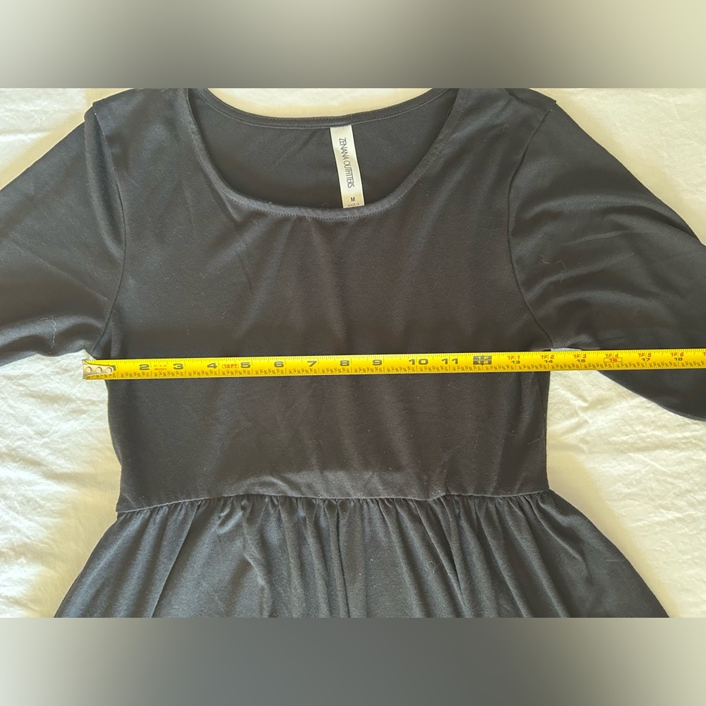 Black Short Sleeve Fit & Flare Midi Dress With Pockets - Picture 5 of 7